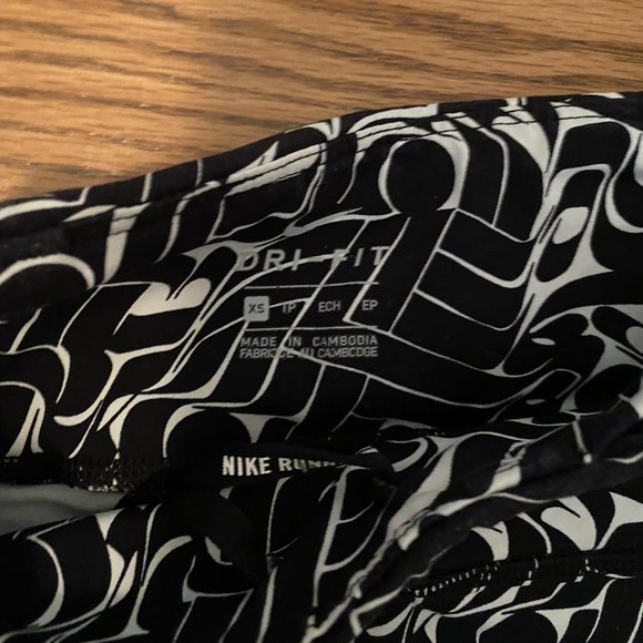 Nike Dri Fit Black and White Tights XS - Picture 2 of 2